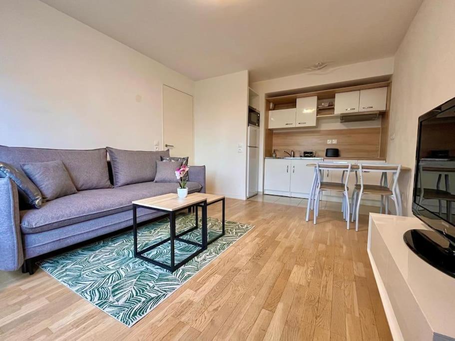 Entire Appartment, 2 Rooms Confortable At Créteil Exteriör bild